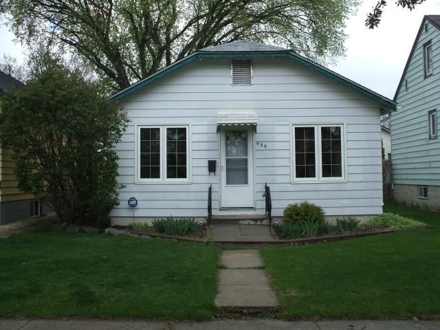 Main Photo: 439 Lariviere Street in WINNIPEG: St Boniface Residential for sale (South East Winnipeg)  : MLS®# 1208961