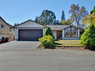 Photo 1: 1287 Lidgate Crt in VICTORIA: SW Strawberry Vale House for sale (Saanich West)  : MLS®# 740676