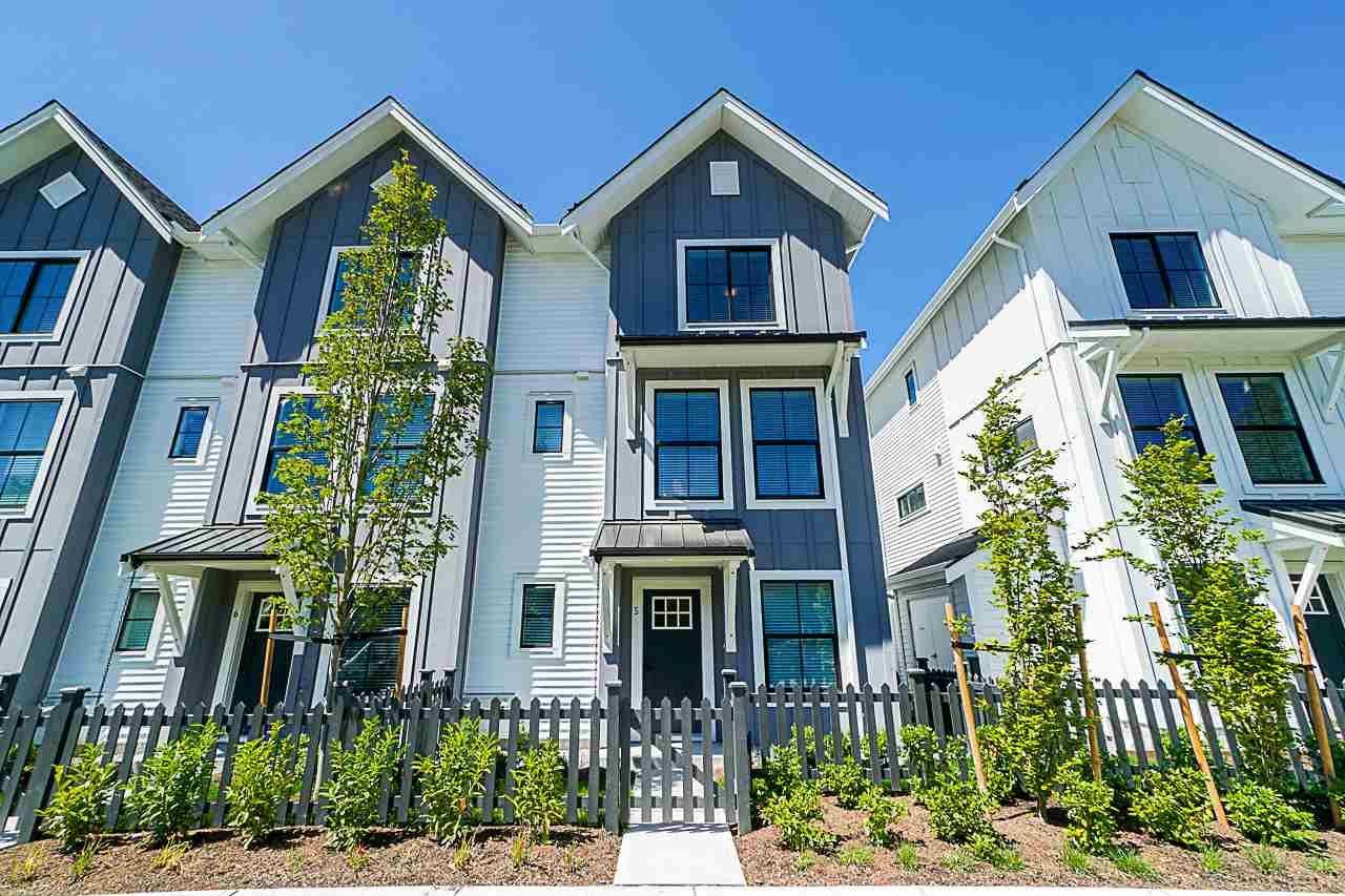 Main Photo: 48 5940 176A Street in Surrey: Cloverdale BC Townhouse for sale in "Crimson" (Cloverdale)  : MLS®# R2378326