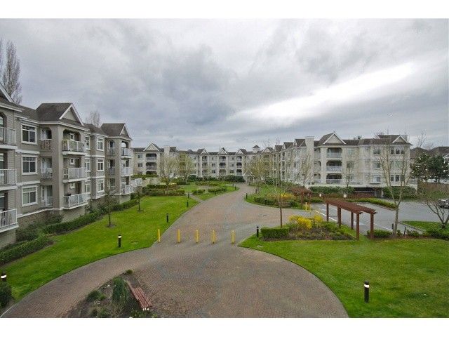 Main Photo: 202 20896 57TH Avenue in Langley: Langley City Condo for sale in "BAYBERRY LANE" : MLS®# F1321704
