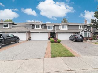 Photo 2: 6119 W BOUNDARY Drive in Surrey: Panorama Ridge Townhouse for sale in "Boundary Park" : MLS®# R2779352
