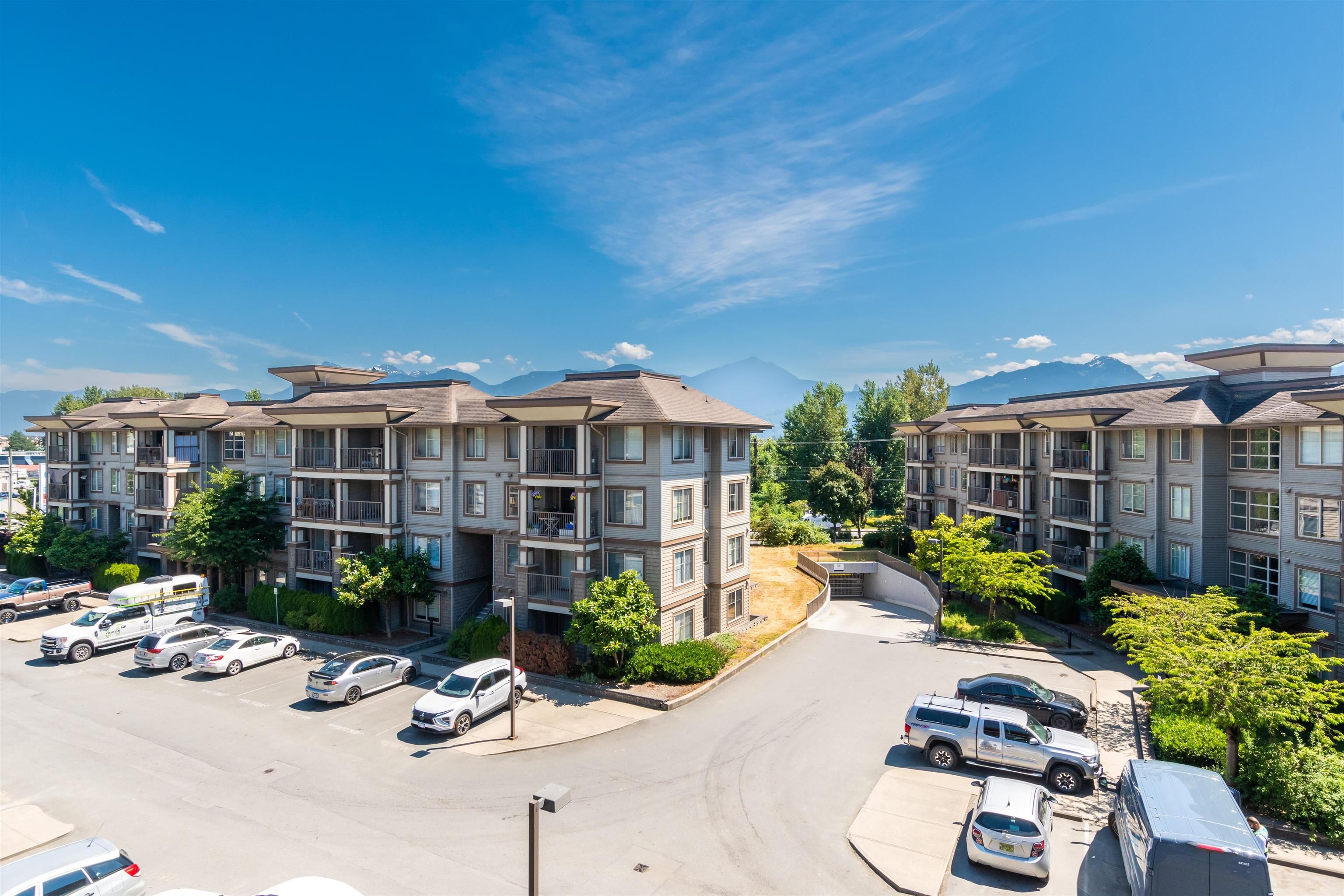 Photo 1: Photos: 402 45559 YALE ROAD in Chilliwack: Condo for sale : MLS®# R2711667