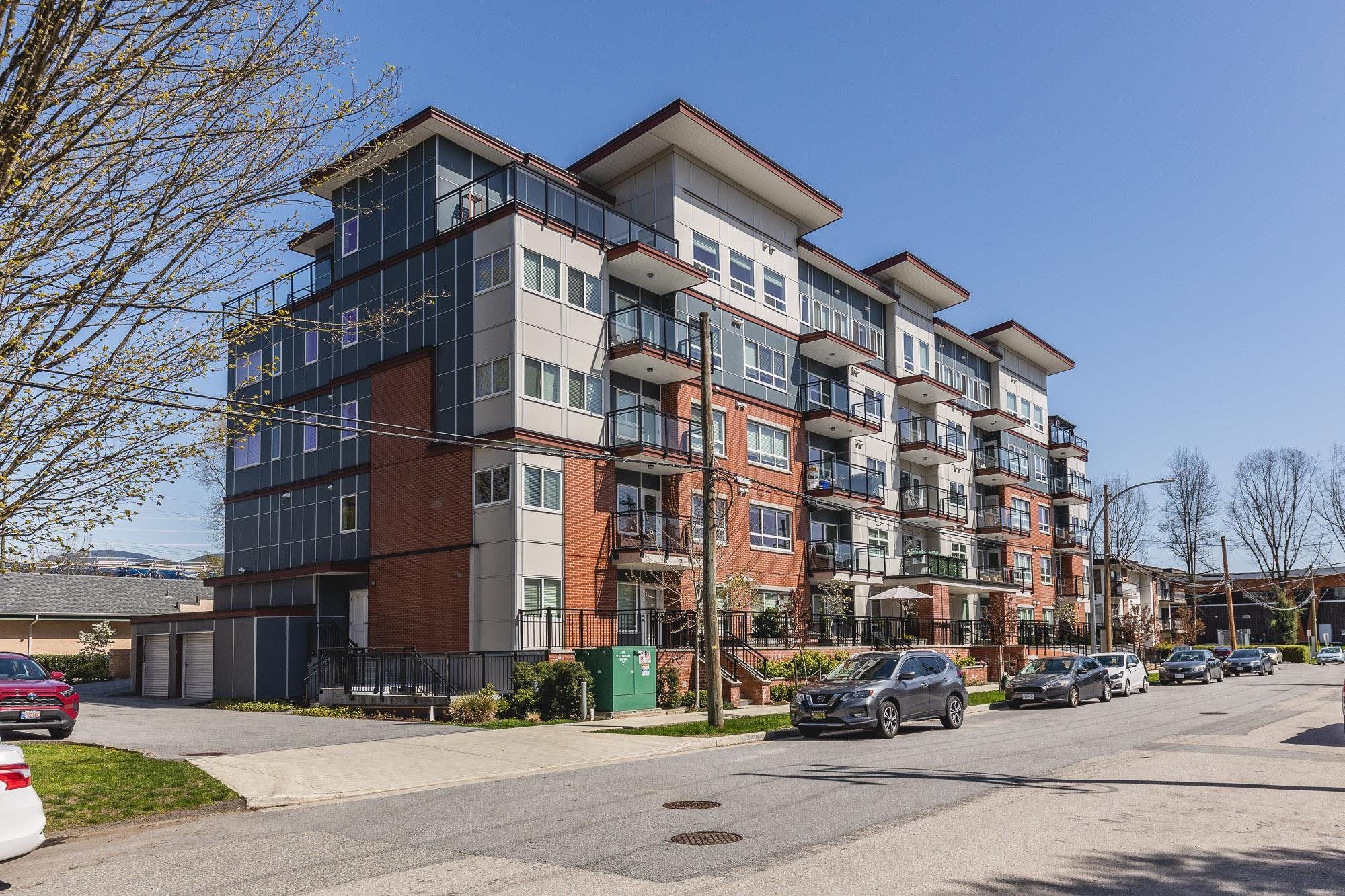 Main Photo: 303 2229 ATKINS Avenue in Port Coquitlam: Central Pt Coquitlam Condo for sale in "Downtown Pointe" : MLS®# R2773392