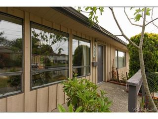 Photo 2: 2296 Edgelow St in VICTORIA: SE Arbutus House for sale (Saanich East)  : MLS®# 609935