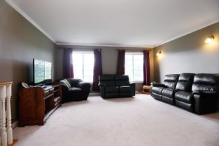 Photo 2: 36311 COUNTRY Place in Abbotsford: Abbotsford East House for sale : MLS®# R2163435