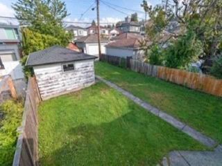 Photo 16: 3537 DUNDAS Street in Vancouver: Hastings House for sale (Vancouver East)  : MLS®# R2409470