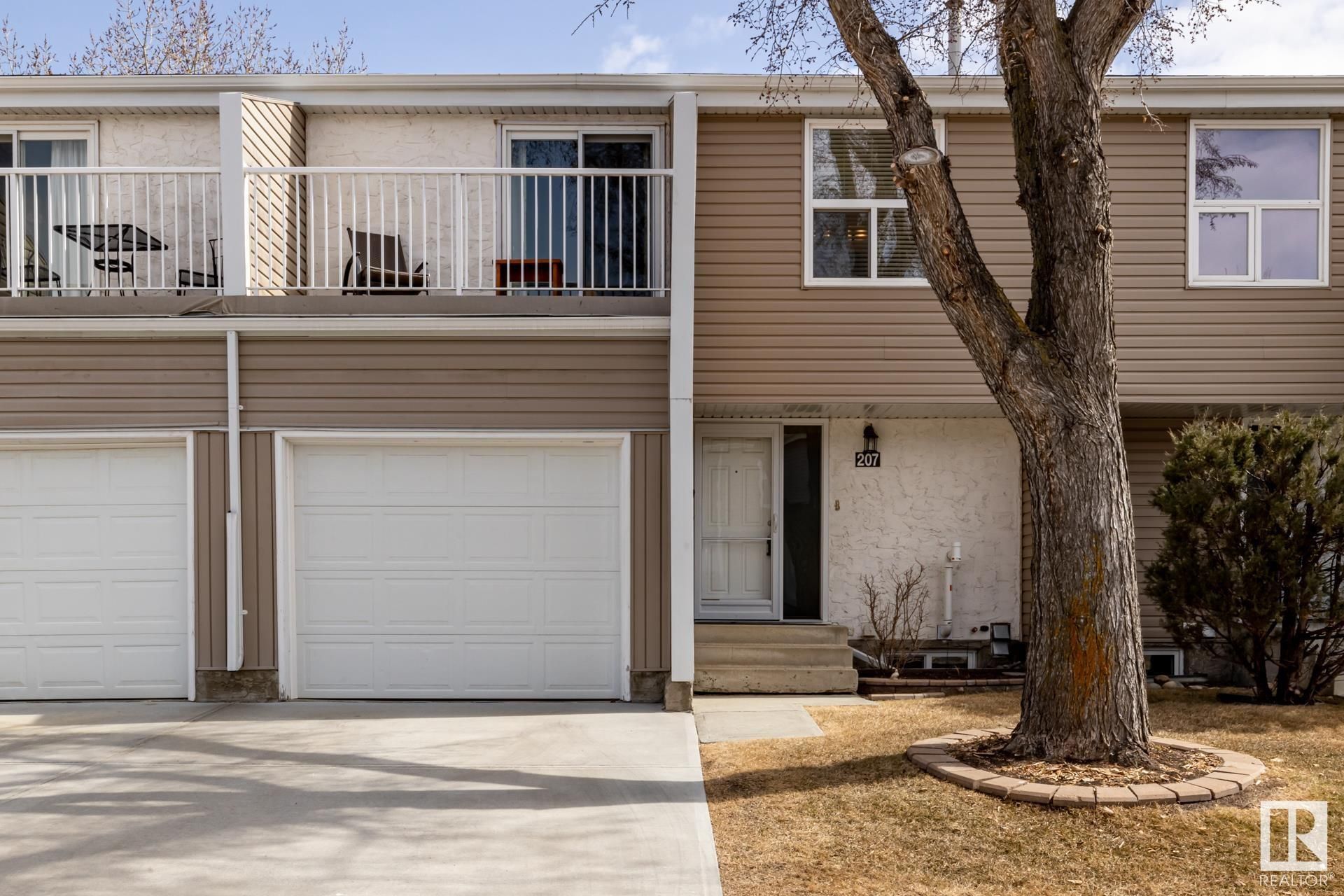 Main Photo: 207 CHATEAU PLACE Place in Edmonton: Zone 20 Townhouse for sale : MLS®# E4287680