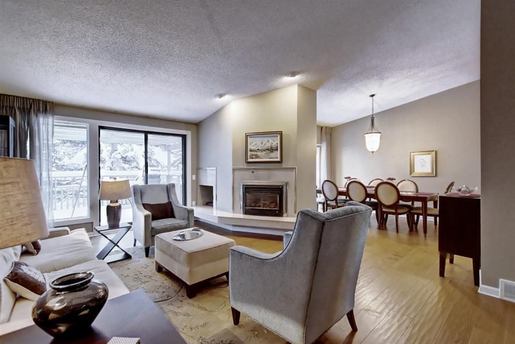 Main Photo: 607 Stratton Terrace SW in Calgary: Strathcona Park Row/Townhouse for sale : MLS®# A1065439