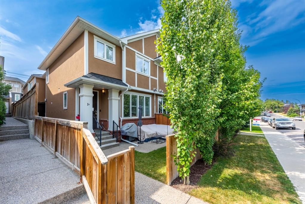 Main Photo: 2A 2423 29 Street SW in Calgary: Killarney/Glengarry Row/Townhouse for sale : MLS®# A1245027