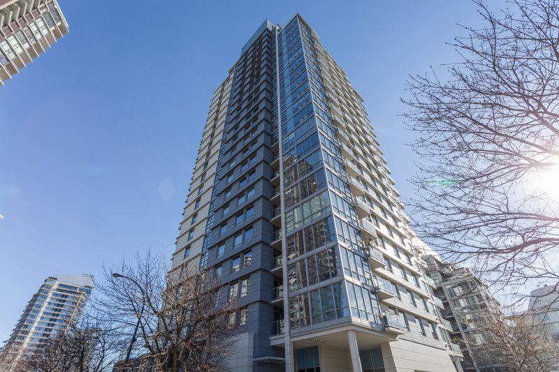 Main Photo: 503 638 BEACH Crescent in Vancouver: Yaletown Condo for sale in "Icon" (Vancouver West)  : MLS®# R2430003