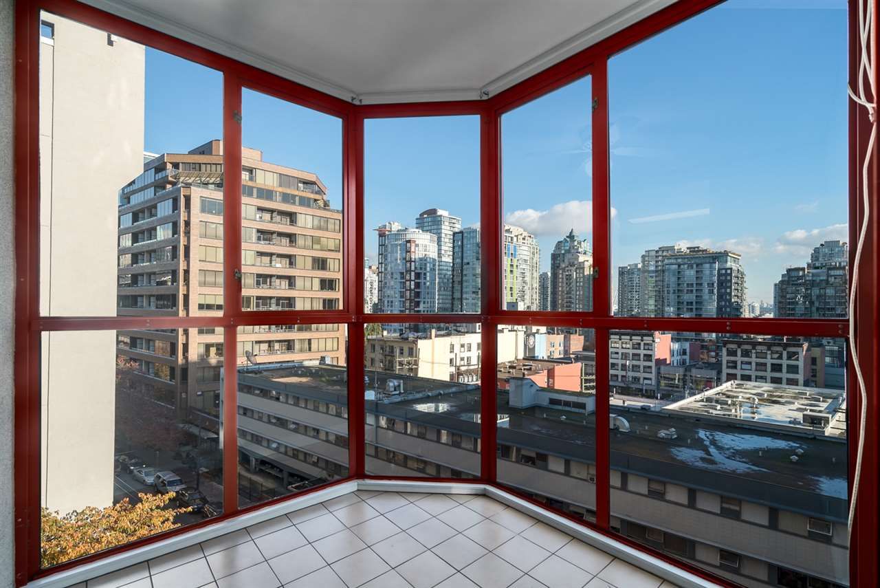 Main Photo: 708 811 HELMCKEN Street in Vancouver: Downtown VW Condo for sale in "IMPERIAL TOWER" (Vancouver West)  : MLS®# R2011979