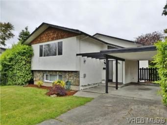 Main Photo: 1846 Chimo Pl in VICTORIA: SE Lambrick Park House for sale (Saanich East)  : MLS®# 542944
