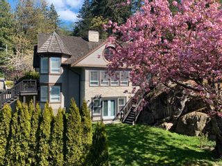 Photo 2: 4001 ROSE Crescent in West Vancouver: Sandy Cove House for sale : MLS®# R2876547