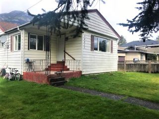 Photo 2: 38837 BRITANNIA Way in Squamish: Dentville House for sale in "Dentville" : MLS®# R2360257