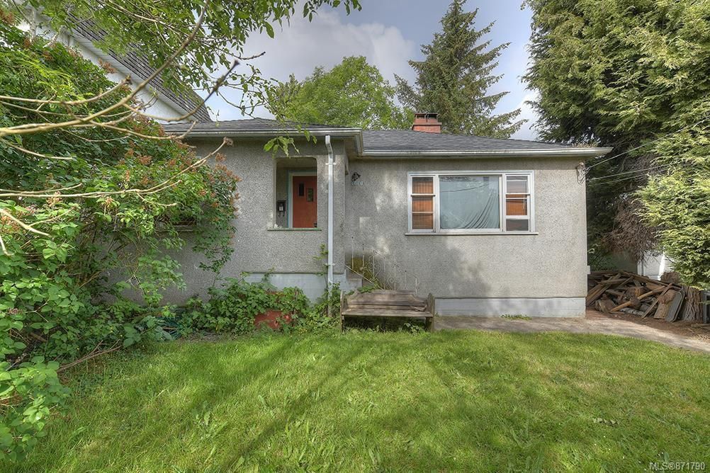 Main Photo: 1610 Stanley Ave in Victoria: Vi Fernwood House for sale : MLS®# 871790