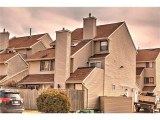 Photo 1: 248 54 GLAMIS Green SW in Calgary: Glamorgan House for sale : MLS®# C4109785
