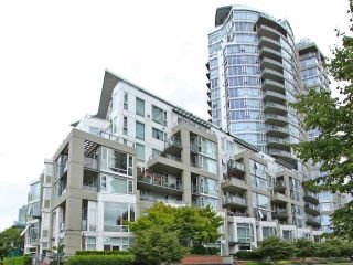 Photo 2: TH101 1383 MARINASIDE CRESCENT in Vancouver: Yaletown Townhouse for sale (Vancouver West)  : MLS®# R2260171