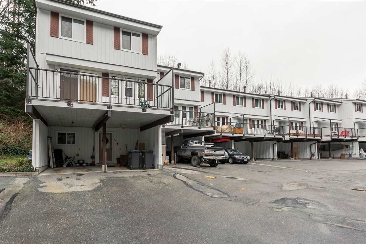 Main Photo: 24 10000 VALLEY Drive in Squamish: Valleycliffe Townhouse for sale in "VALLEYVIEW PLACE" : MLS®# R2020426