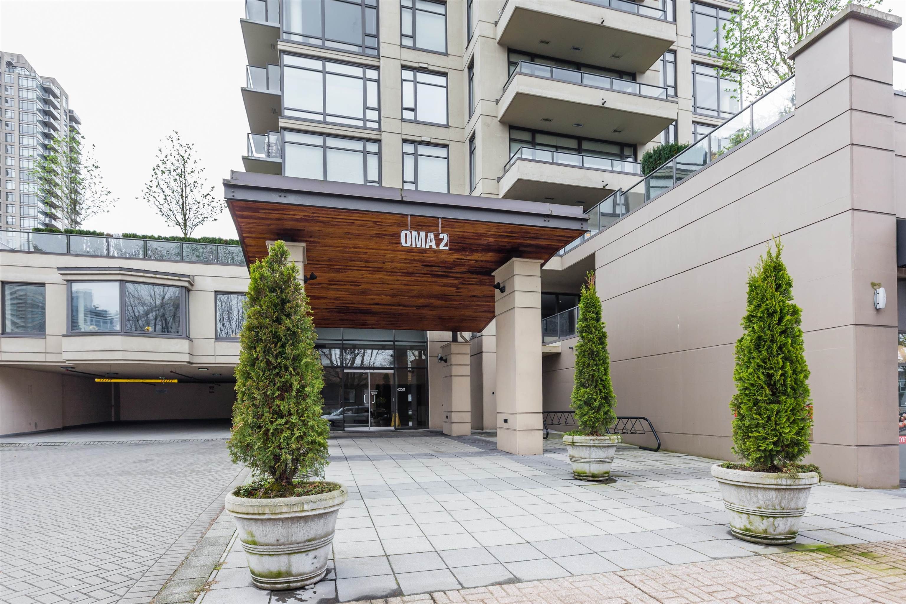Main Photo: 304 4250 DAWSON Street in Burnaby: Brentwood Park Condo for sale (Burnaby North)  : MLS®# R2634238