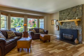 Photo 2: 1524 CYPRESS Way in Gibsons: Gibsons & Area House for sale in "WOODCREEK PARK" (Sunshine Coast)  : MLS®# R2094011