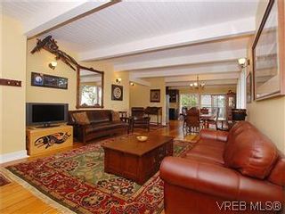 Photo 2: 2904 PHYLLIS Street in VICTORIA: SE Ten Mile Point House for sale (Saanich East)  : MLS®# 303995