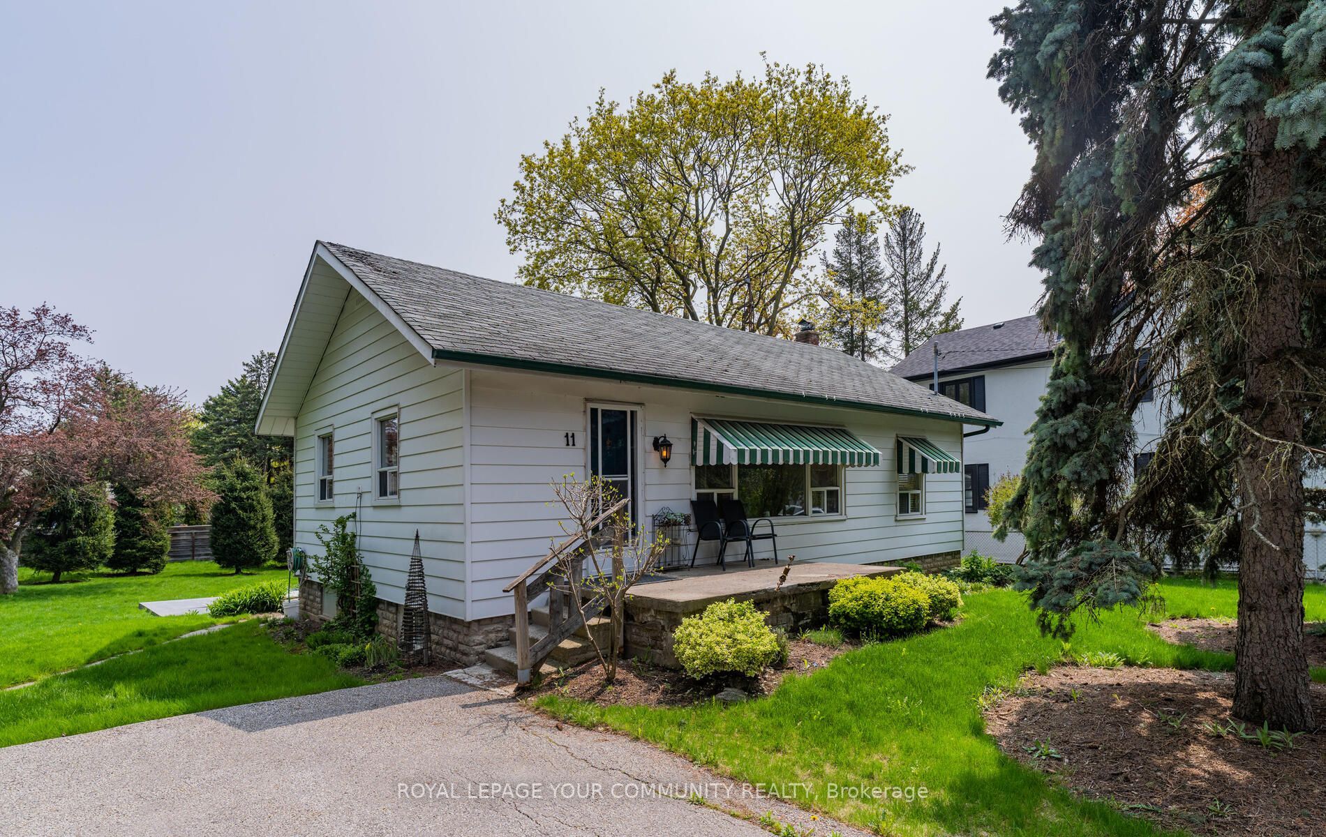 Main Photo: 11 Victoria Street in Markham: Victoria Square House (Bungalow) for sale : MLS®# N5971608