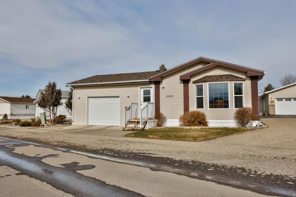 Main Photo: 3009 33 Avenue S in Lethbridge: House for sale : MLS®# A1196107