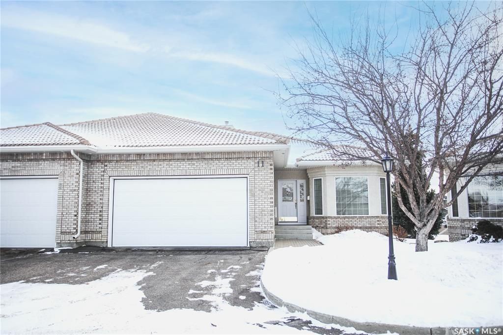 Main Photo: 11 315 Bayview Crescent in Saskatoon: Briarwood Residential for sale : MLS®# SK917204