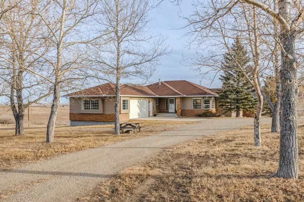 Main Photo: 292004 Twp Road 160A in Rural Willow Creek No. 26, M.D. of: Rural Willow Creek M.D. Detached for sale : MLS®# A2120792