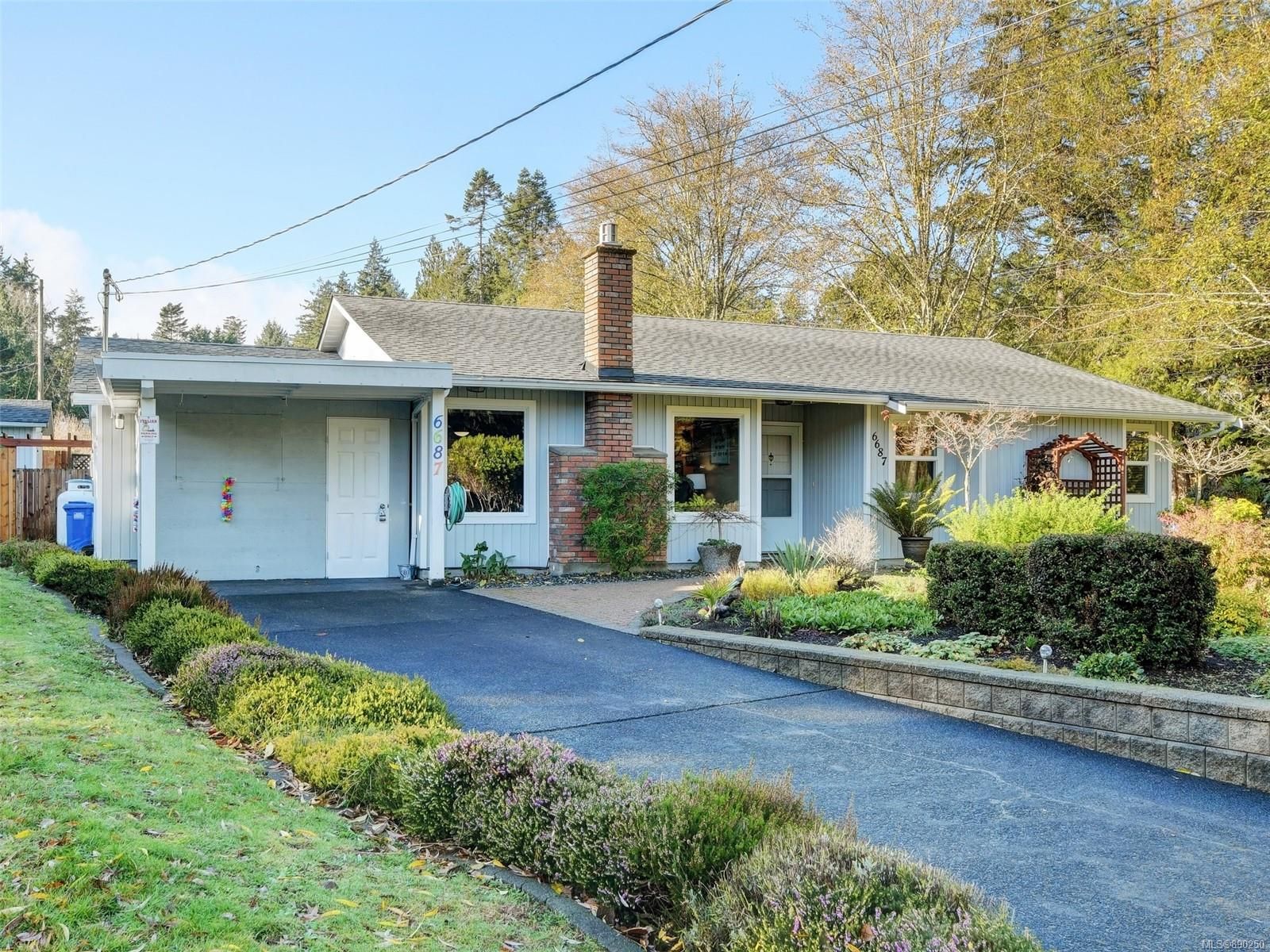 Main Photo: 6687 Woodgrove Pl in Sooke: Sk Broomhill House for sale : MLS®# 890250