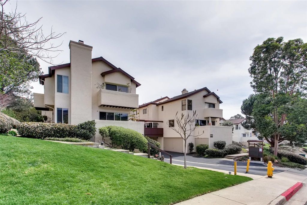 Main Photo: LINDA VISTA Townhouse for sale : 1 bedrooms : 6665 Canyon Rim Row #223 in San Diego