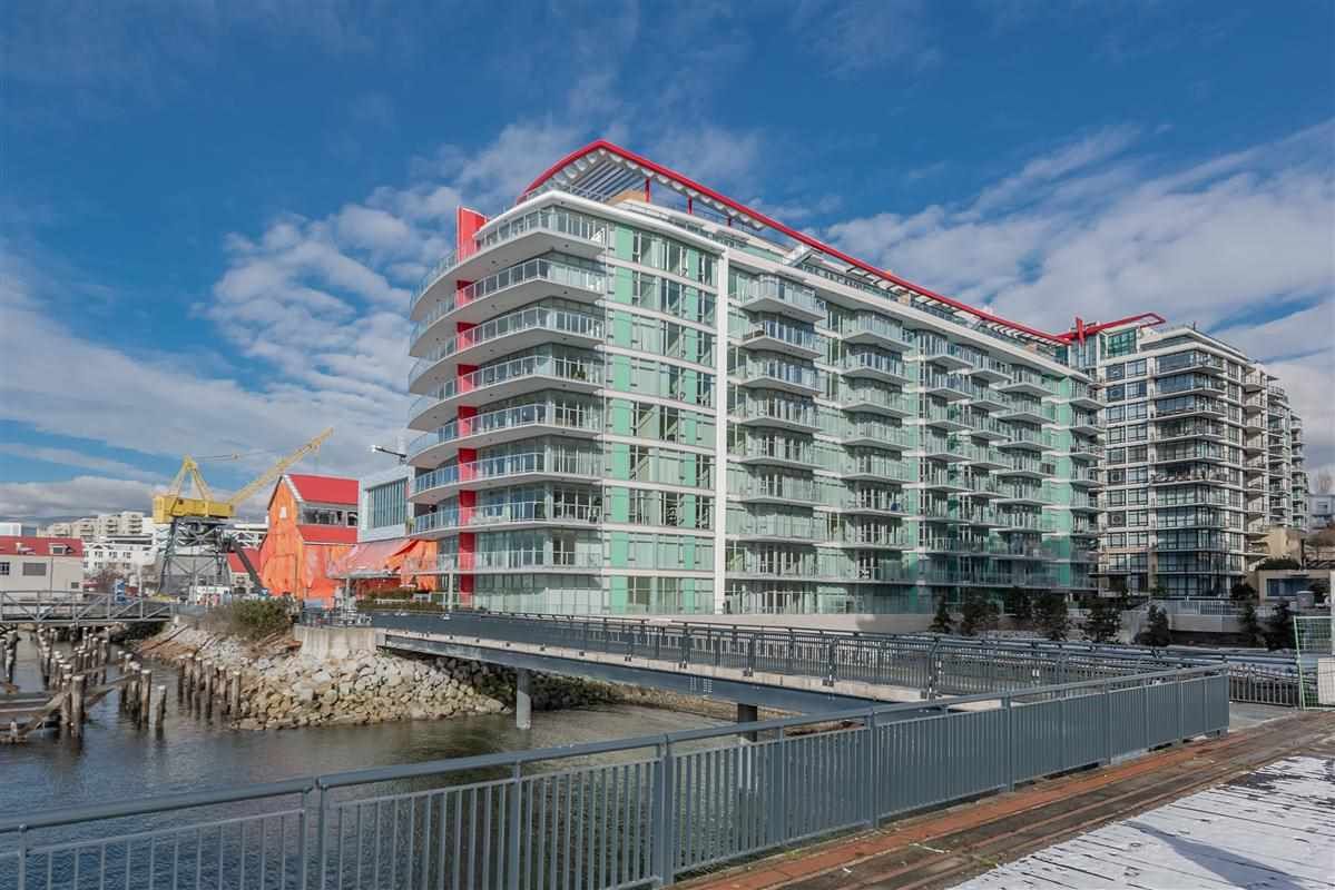 Main Photo: 410 175 VICTORY SHIP Way in North Vancouver: Lower Lonsdale Condo for sale in "CASCADE AT THE PIER" : MLS®# R2552269