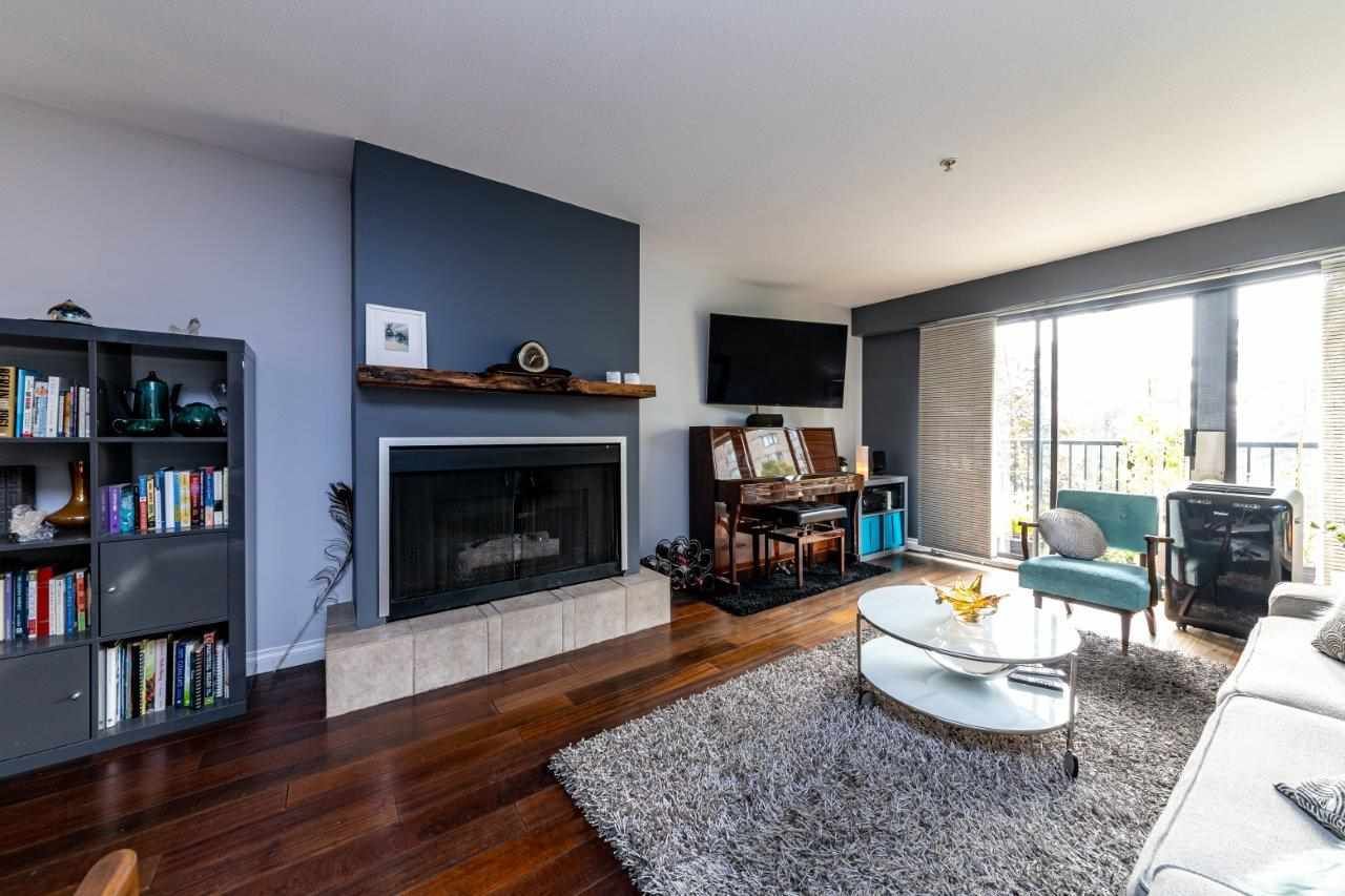 Main Photo: 202 120 E 5TH Street in North Vancouver: Lower Lonsdale Condo for sale : MLS®# R2501318