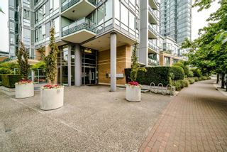 Photo 1: 701 1067 MARINASIDE Crescent in Vancouver: Yaletown Condo for sale in "QUAY WEST" (Vancouver West)  : MLS®# R2637137