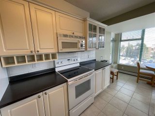 Photo 8: 303 15466 NORTH BLUFF Road: White Rock Condo for sale in "THE SUMMIT" (South Surrey White Rock)  : MLS®# R2557297