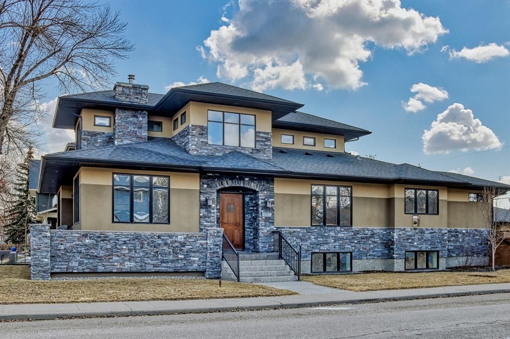 Main Photo: 2139 6 Avenue NW in Calgary: West Hillhurst Detached for sale : MLS®# A2040307
