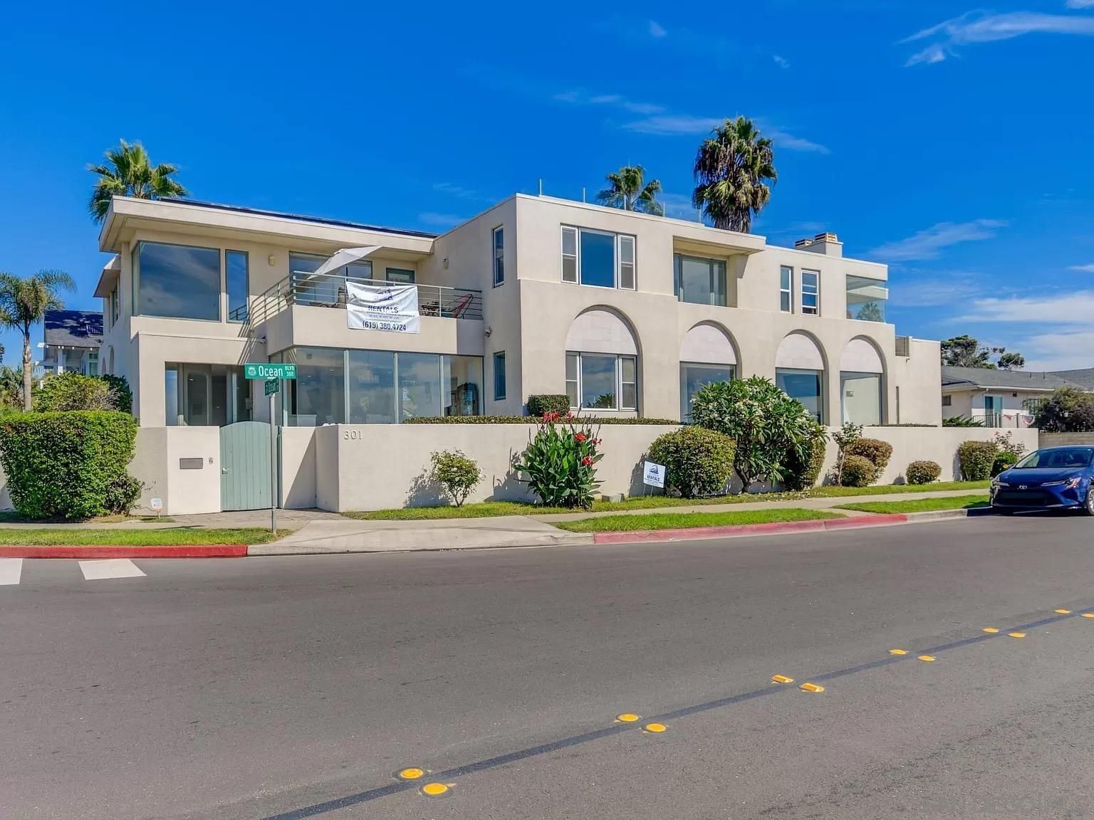 Main Photo: CORONADO VILLAGE House for rent : 6 bedrooms : 301 Ocean Blvd in Coronado