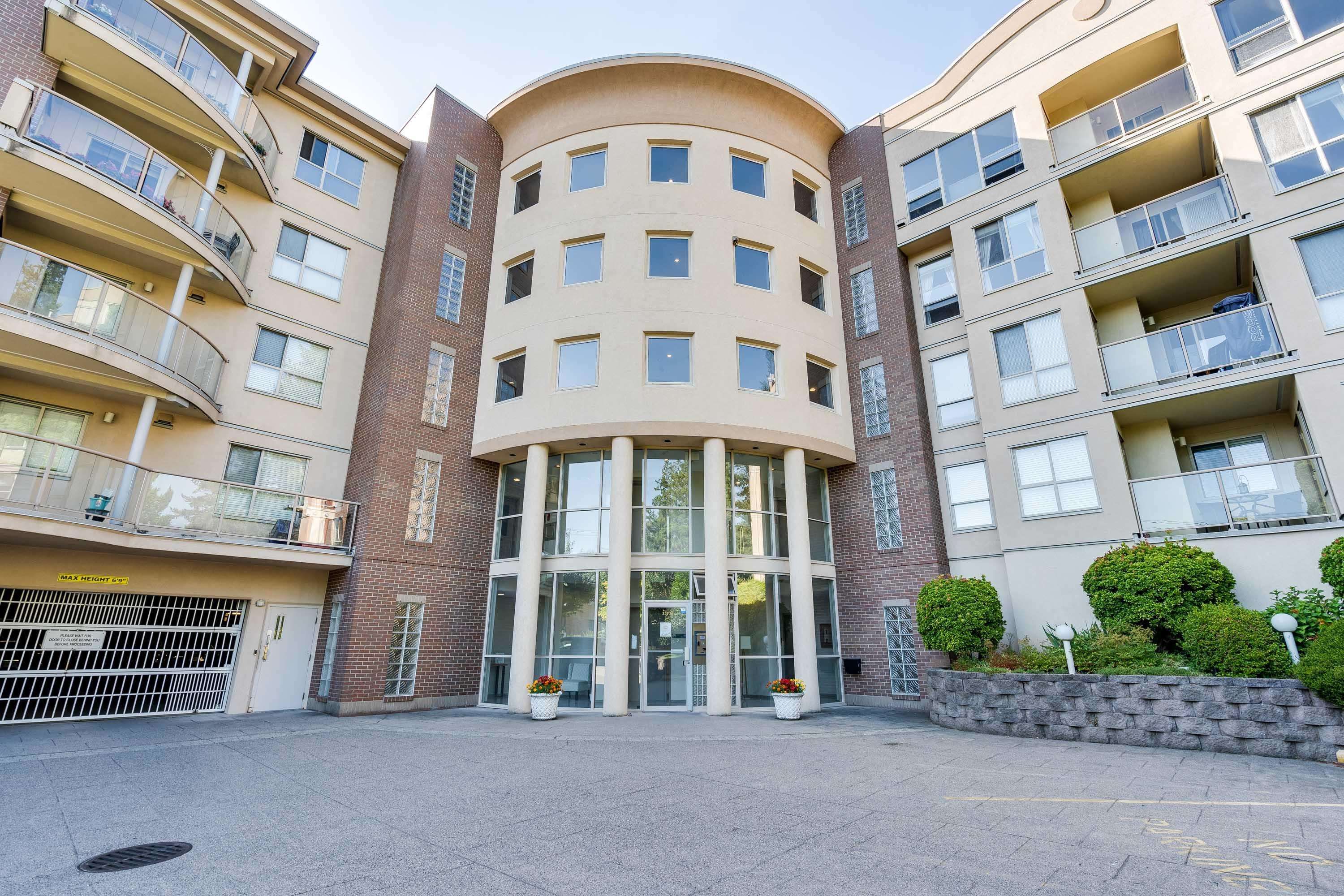 Main Photo: 312 33731 MARSHALL Road in Abbotsford: Central Abbotsford Condo for sale : MLS®# R2609186