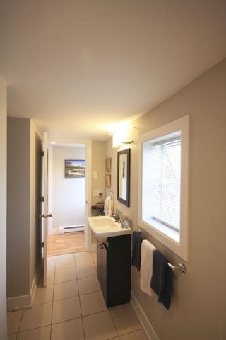 Photo 12: 410 Walter Ave in Victoria: Residential for sale : MLS®# 283473