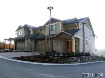 Main Photo: 14 614 Granrose Terr in VICTORIA: Co Latoria Row/Townhouse for sale (Colwood)  : MLS®# 490738