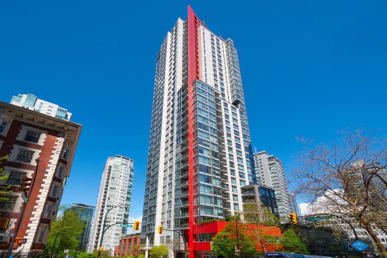 Main Photo: 805 1211 MELVILLE Street in Vancouver: Coal Harbour Condo for sale in "The Ritz" (Vancouver West)  : MLS®# R2881666