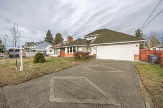 Photo 3: 18497 58 Avenue in Surrey: Cloverdale BC House for sale (Cloverdale)  : MLS®# R2743552