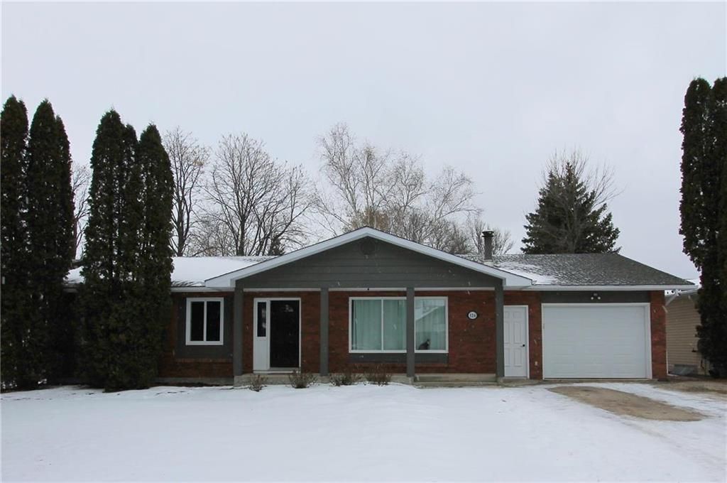 Main Photo: 526 EVERGREEN Avenue in Steinbach: R16 Residential for sale : MLS®# 202225126
