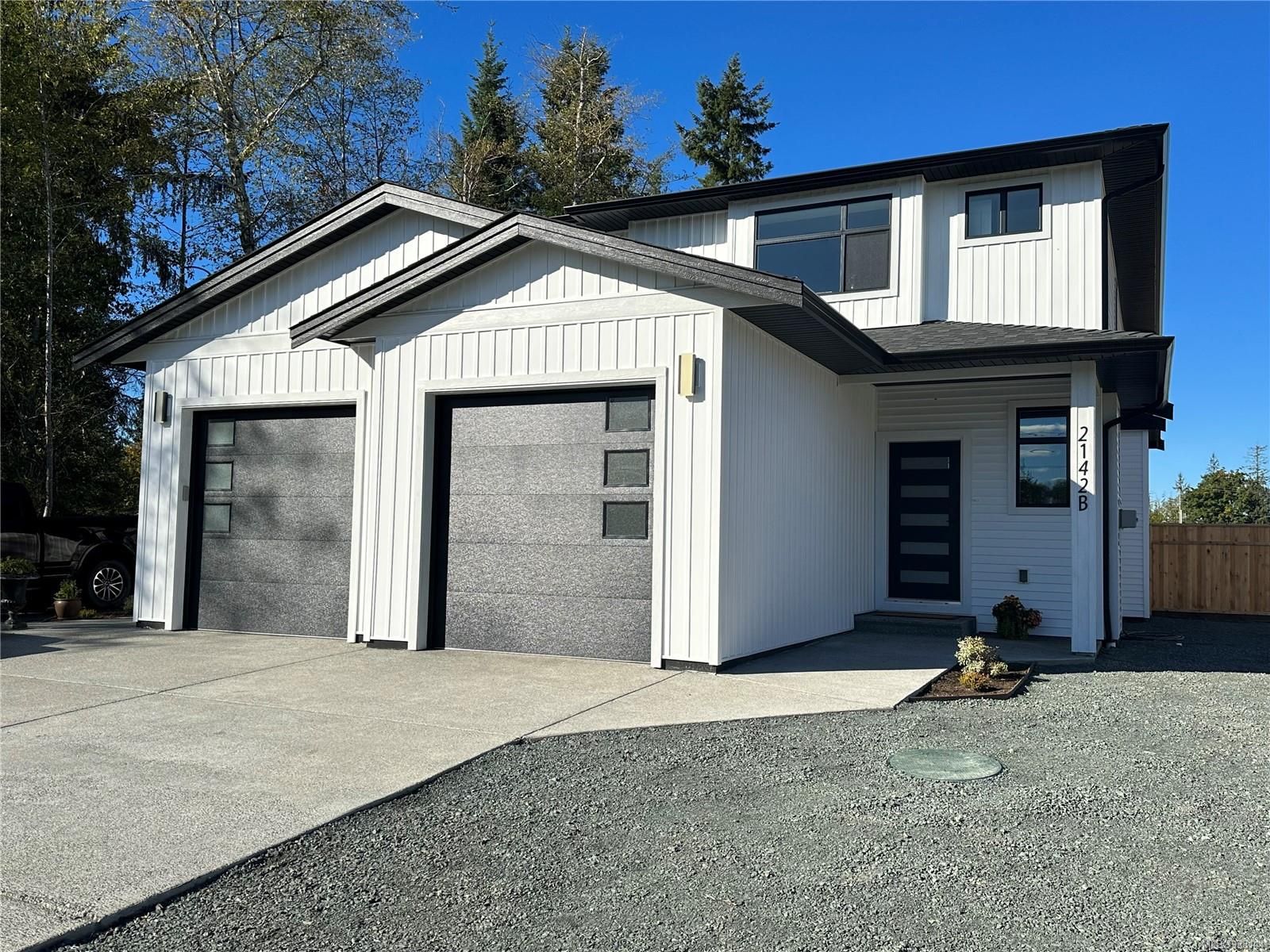 Main Photo: B 2142 NIKOLA Pl in Campbell River: CR Campbell River West Half Duplex for sale : MLS®# 938144