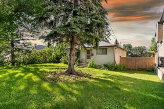 Photo 2: 410 29 Avenue NE in Calgary: Winston Heights/Mountview Detached for sale : MLS®# A2125553