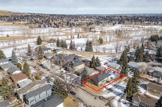 Photo 3: 1832 27 Avenue NW in Calgary: Capitol Hill Detached for sale : MLS®# A2125880