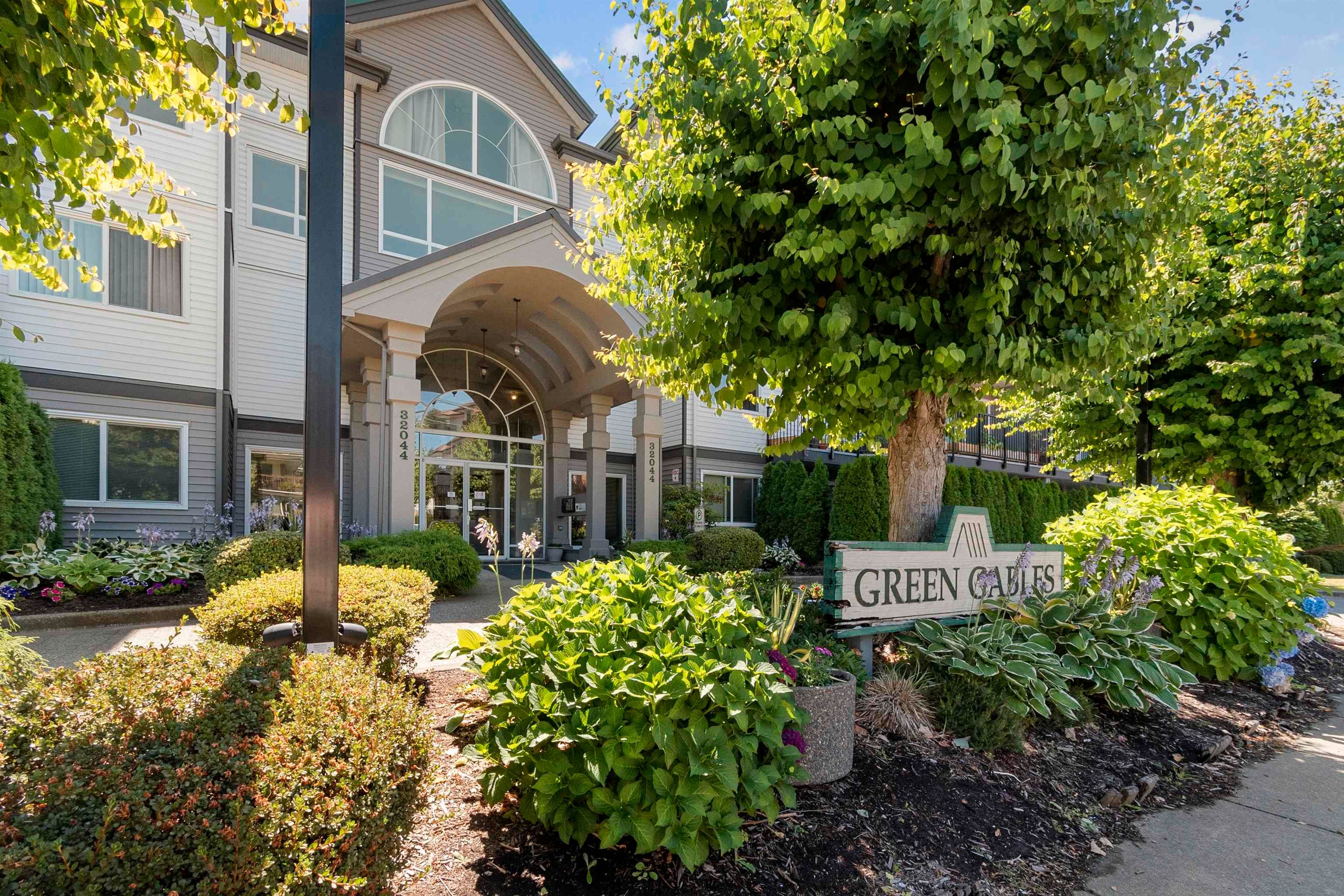 Main Photo: 214 32044 OLD YALE Road in Abbotsford: Abbotsford West Condo for sale in "Green Gables" : MLS®# R2847505