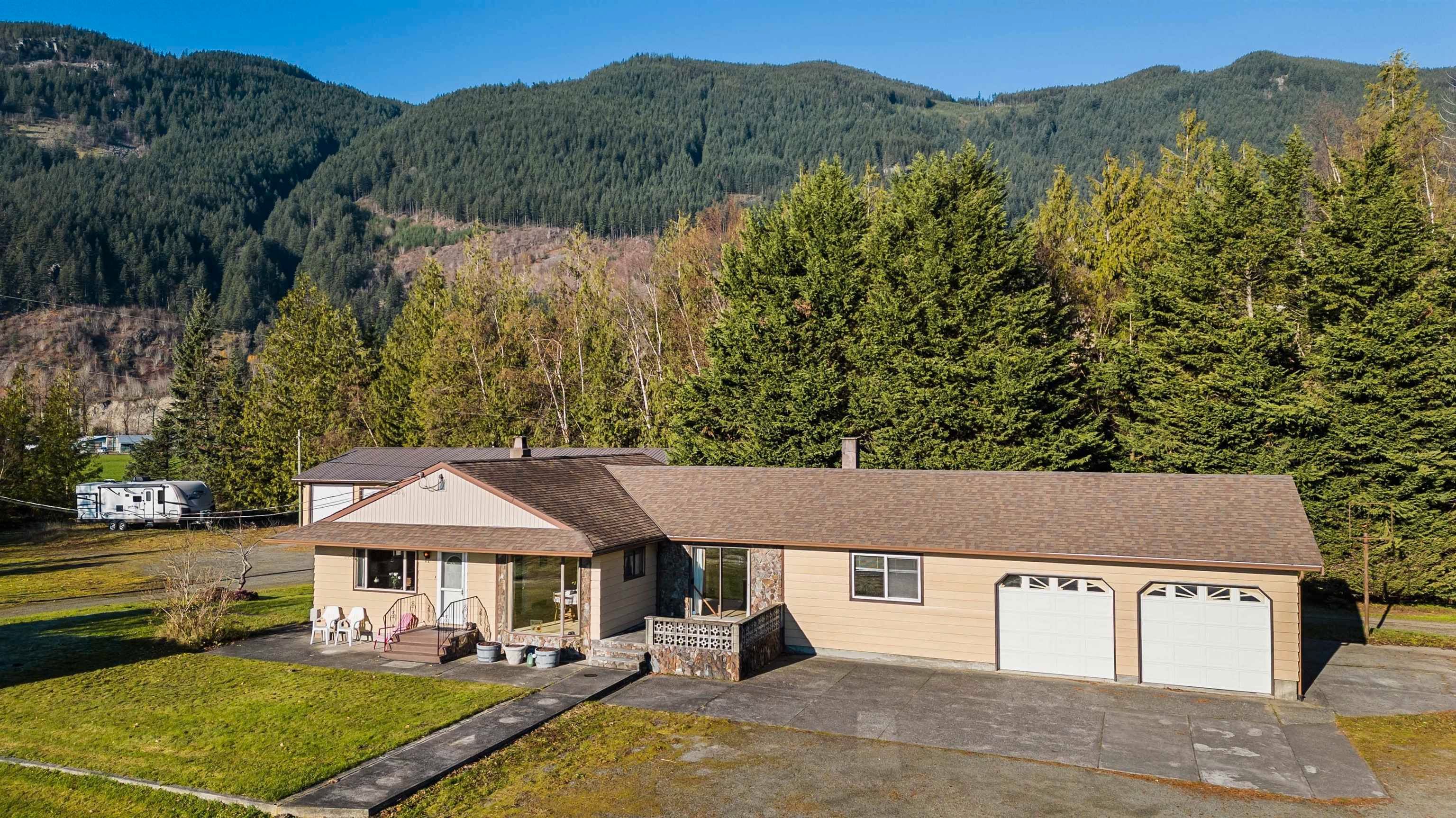 Main Photo: 2689 SUTHERLAND Road: Agassiz House for sale : MLS®# R2835432