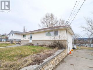 Photo 1: 424 HARTLEY STREET in Quesnel: House for sale : MLS®# R2863867