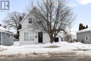 Photo 1: 395 Douglas ST in Sault Ste. Marie: House for sale : MLS®# SM230400